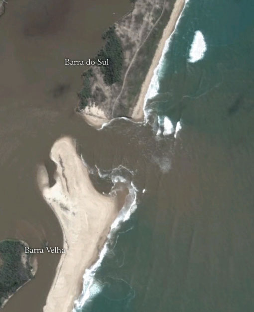 A barra que deu nome ao município de Barra Velha - SC - Imagem: Google Earth A barra que deu nome ao município de Barra Velha - SC - Imagem: Google Earth