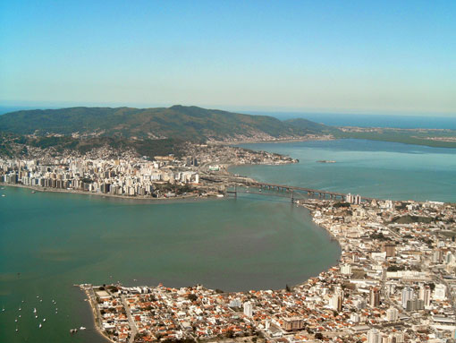 Foto aérea do estreito em Florianópolis - Imagem: Autor desconhecido Foto aérea do estreito em Florianópolis - Imagem: Autor desconhecido